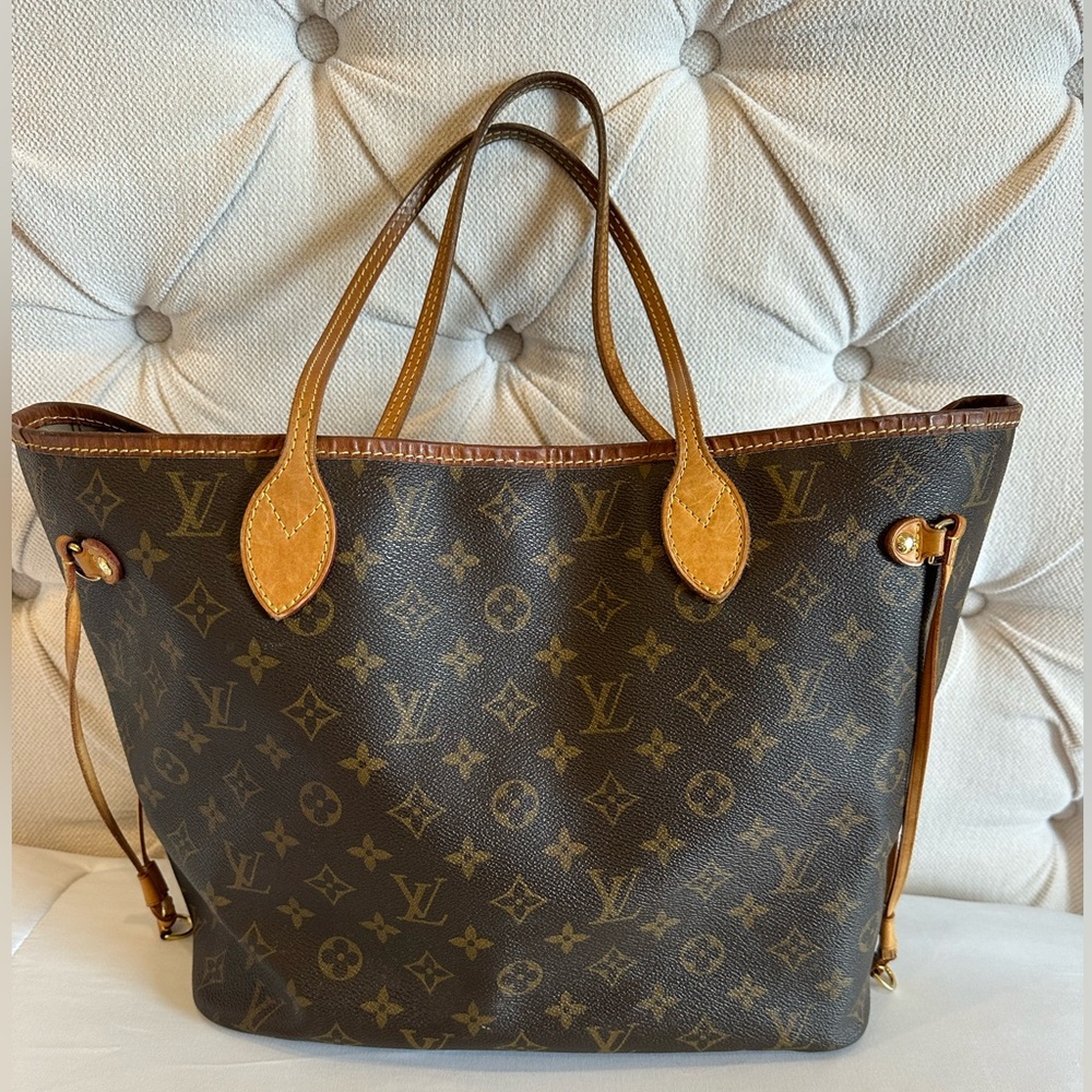 Louis Vuitton Neverfull Tote Bag
